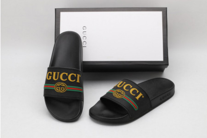 G*u*i slippers