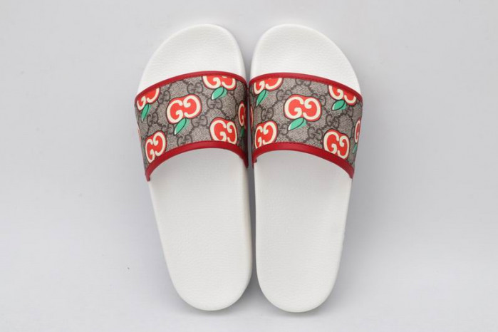 G*u*i slippers