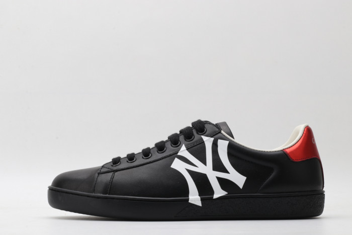 G*u*i low-top sneaker
