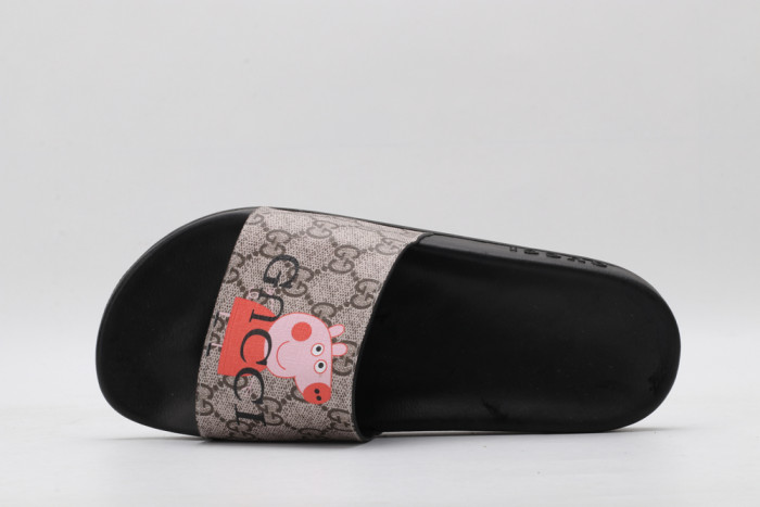 G*u*i slippers