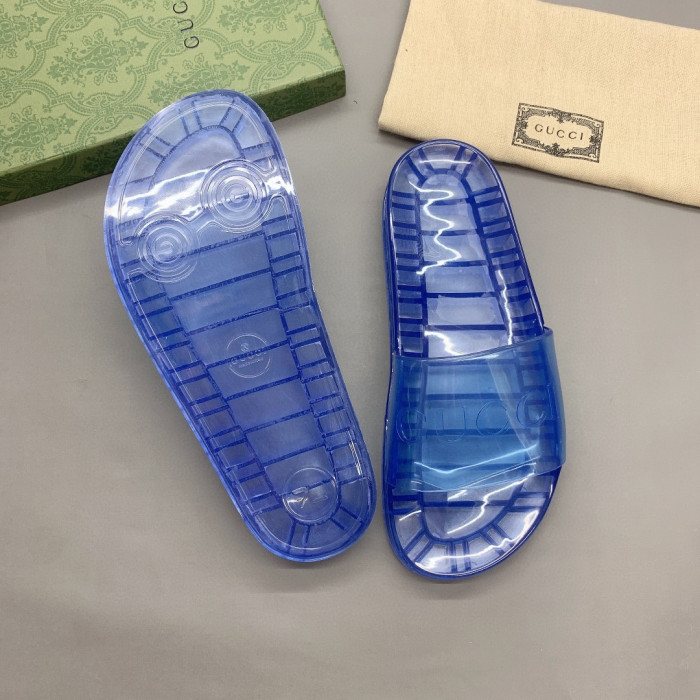 G*u*i slippers