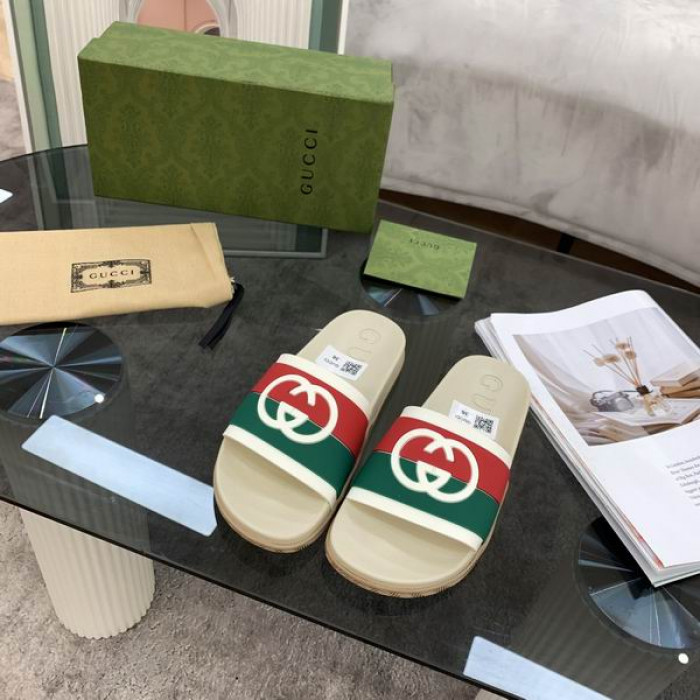 G*u*i slippers