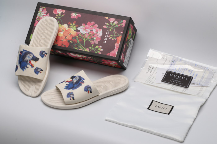 G*u*i slippers