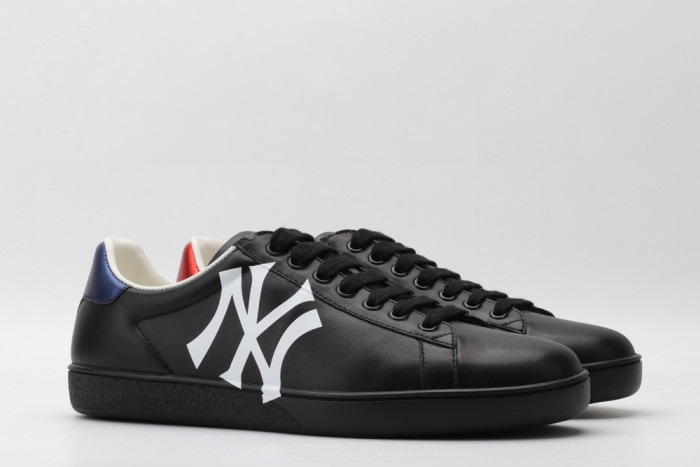 G*u*i low-top sneaker