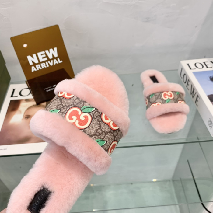 G*u*i slipper